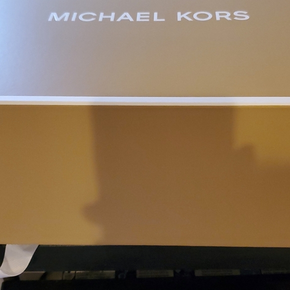 Michael kors  HP briley blush messanger sold out boxed - Picture 10 of 10